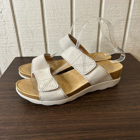 Dansko Maddy Ivory Milled Nubuck Sandal, size 41. - Picture 7 of 9